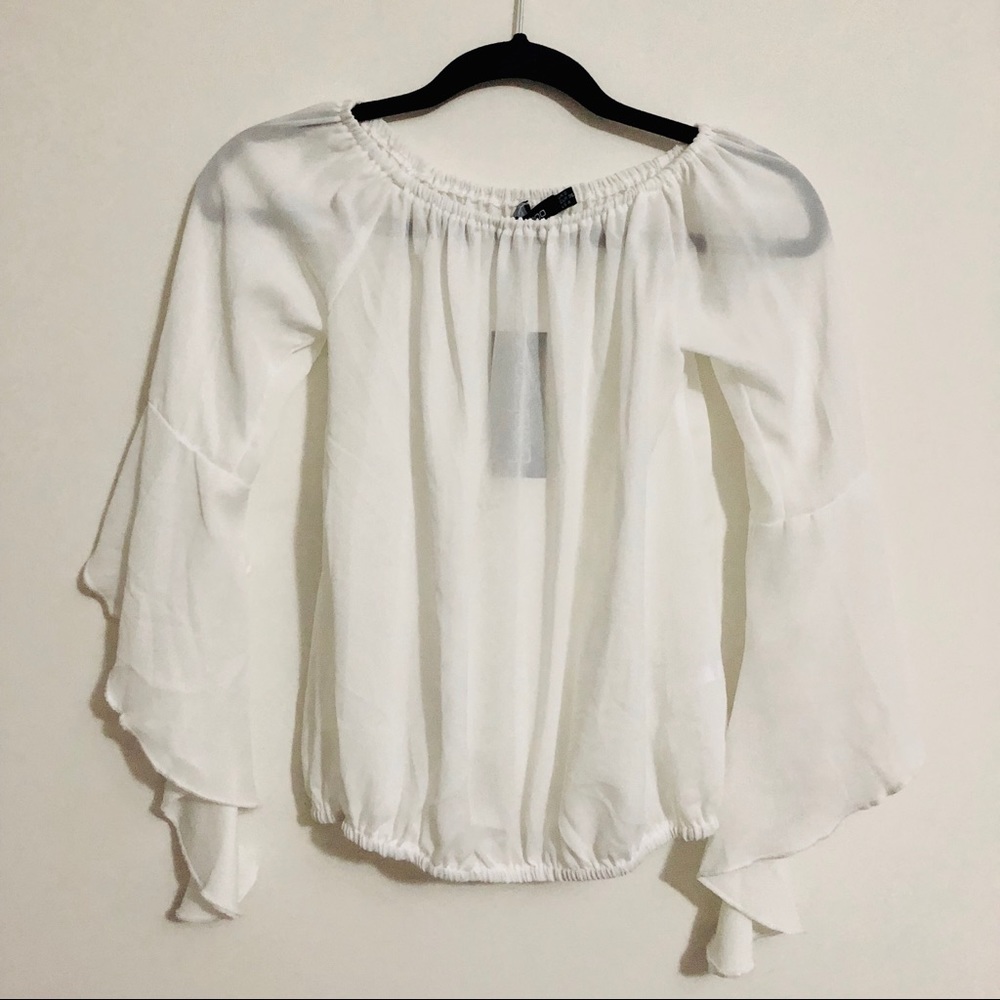 BOOHOO// NWT off shoulder bell sleeved blouse